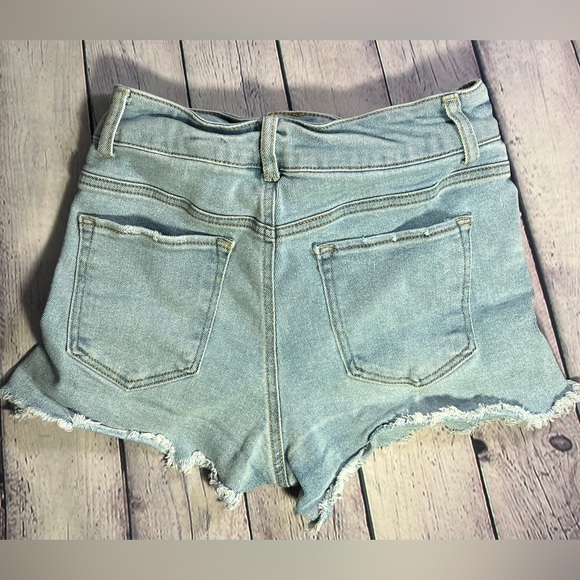Vanilla Star Cheeky Super High-Rise Distressed Denim Shorts. Size: 29/9 - Picture 3 of 6